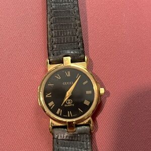 Women’s vintage Gucci watch
